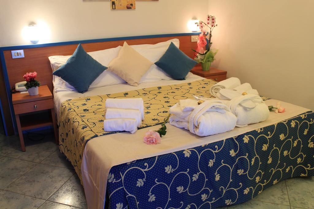 Hotel Paradise Fano Exterior photo